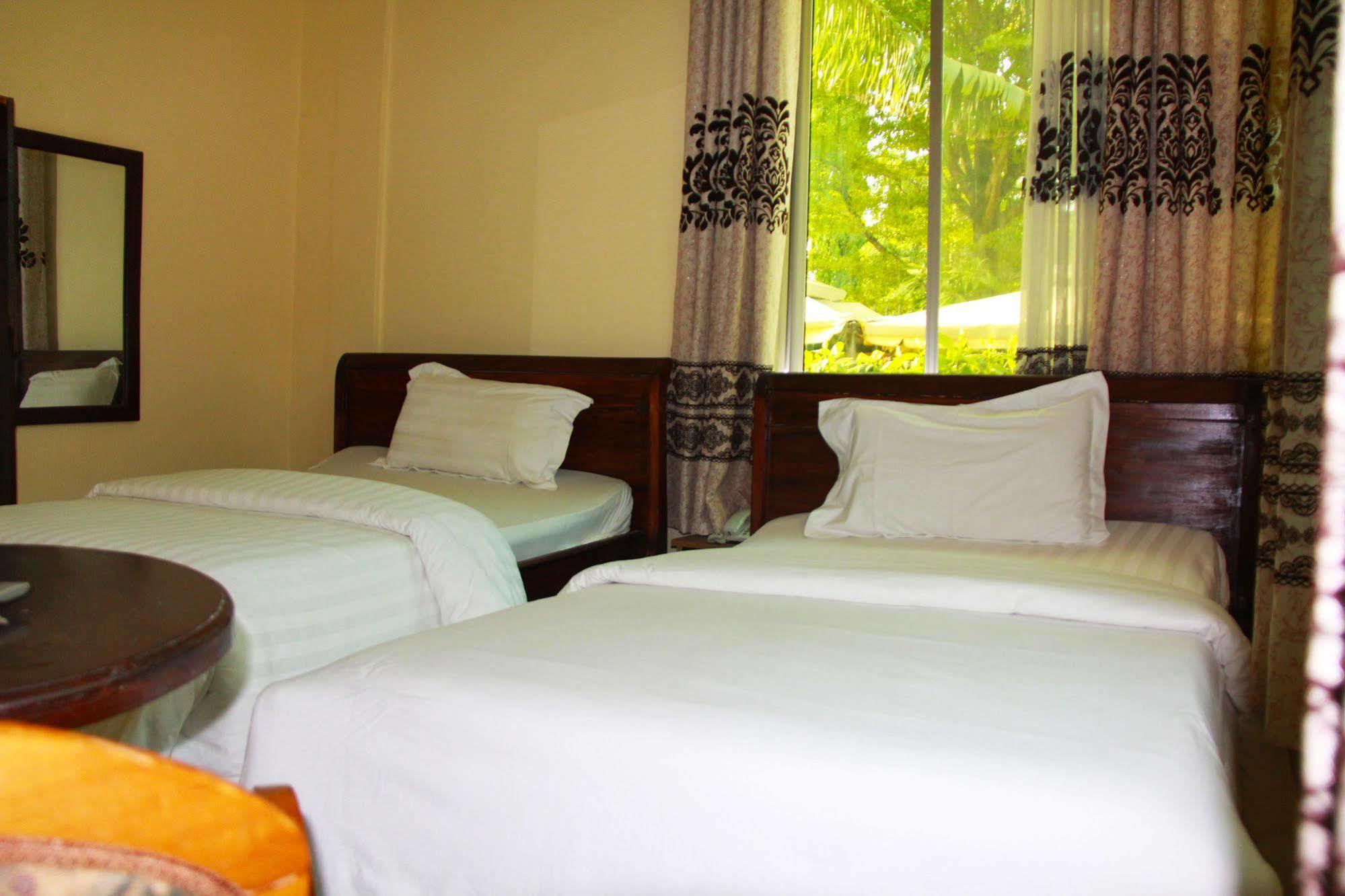 Varlek Hotel Дар ес Саалам Екстериор снимка