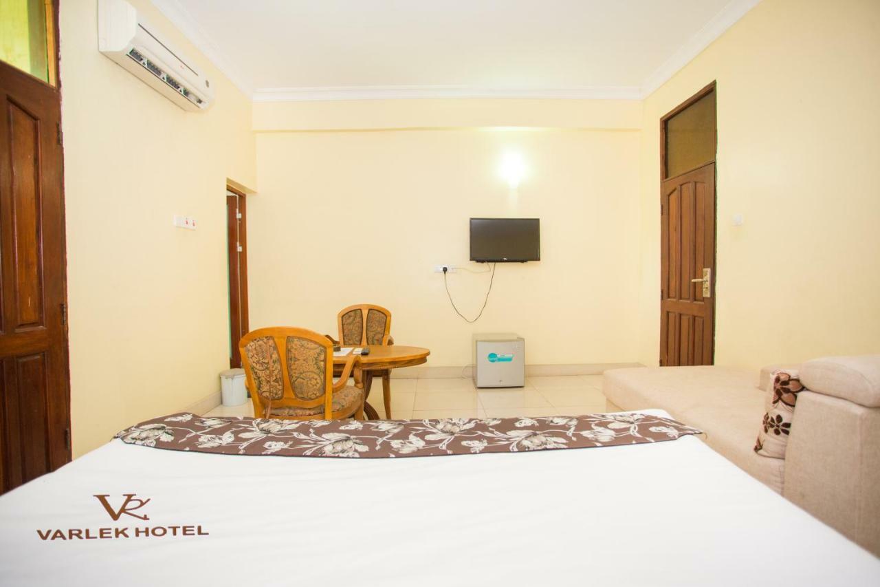 Varlek Hotel Дар ес Саалам Екстериор снимка