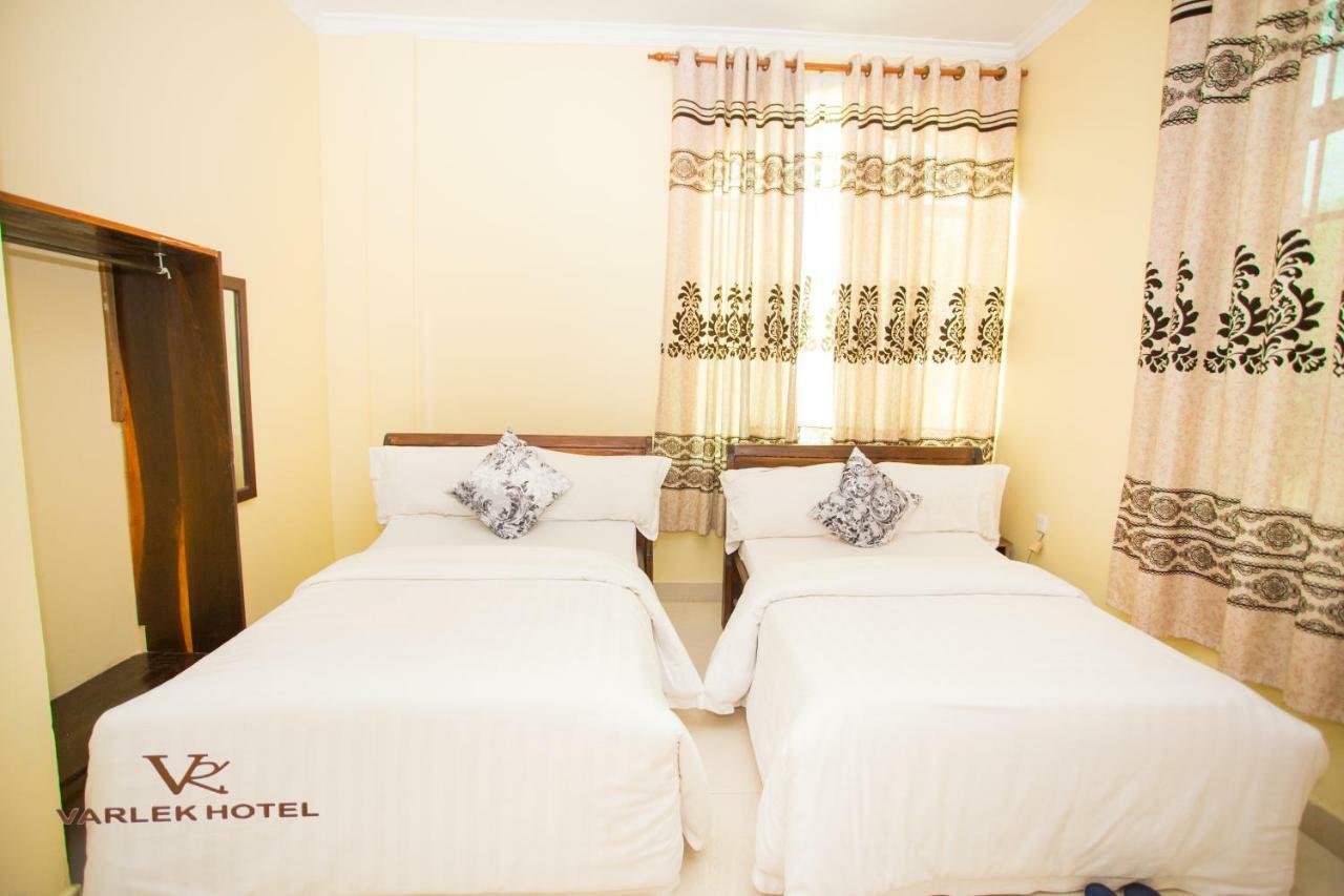 Varlek Hotel Дар ес Саалам Екстериор снимка