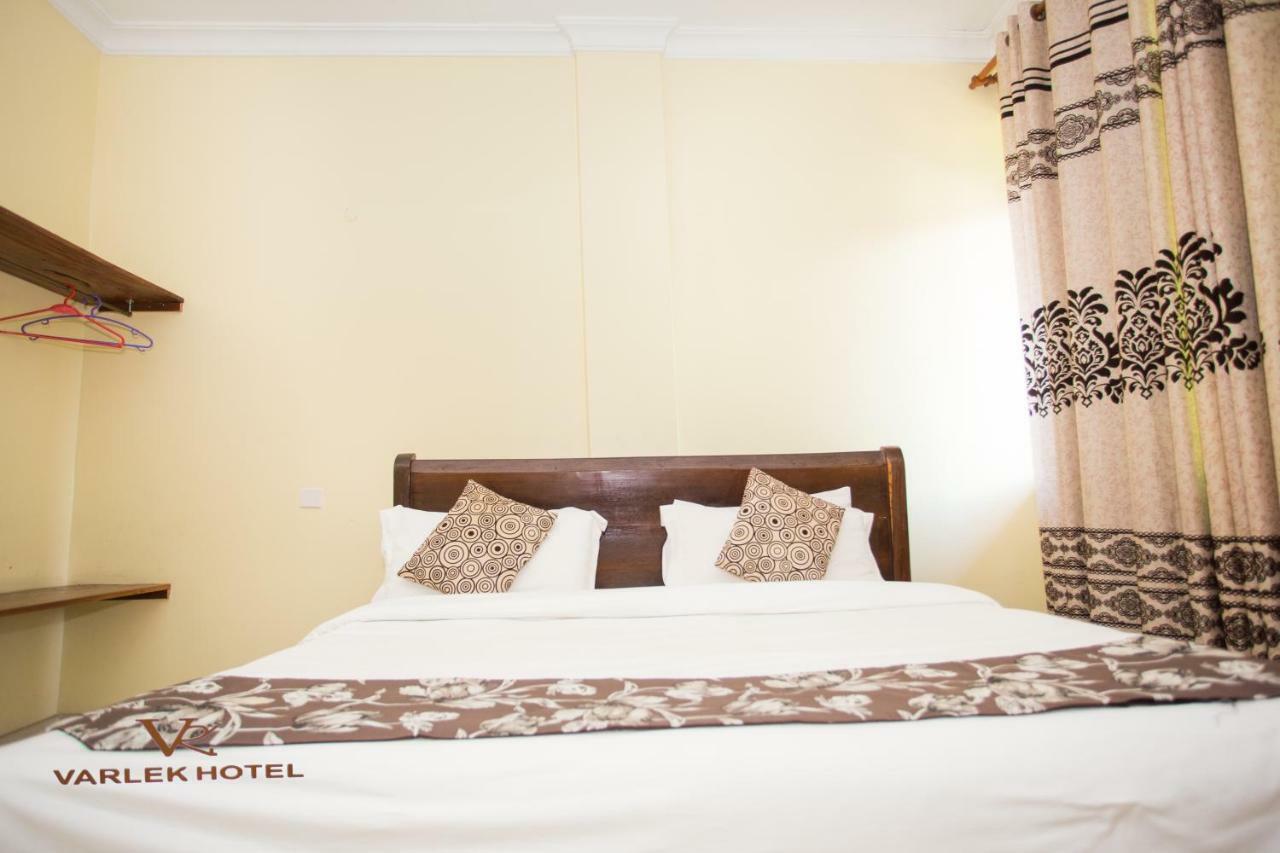 Varlek Hotel Дар ес Саалам Екстериор снимка