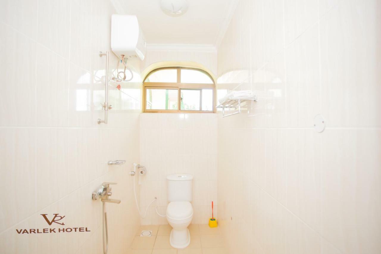Varlek Hotel Дар ес Саалам Екстериор снимка