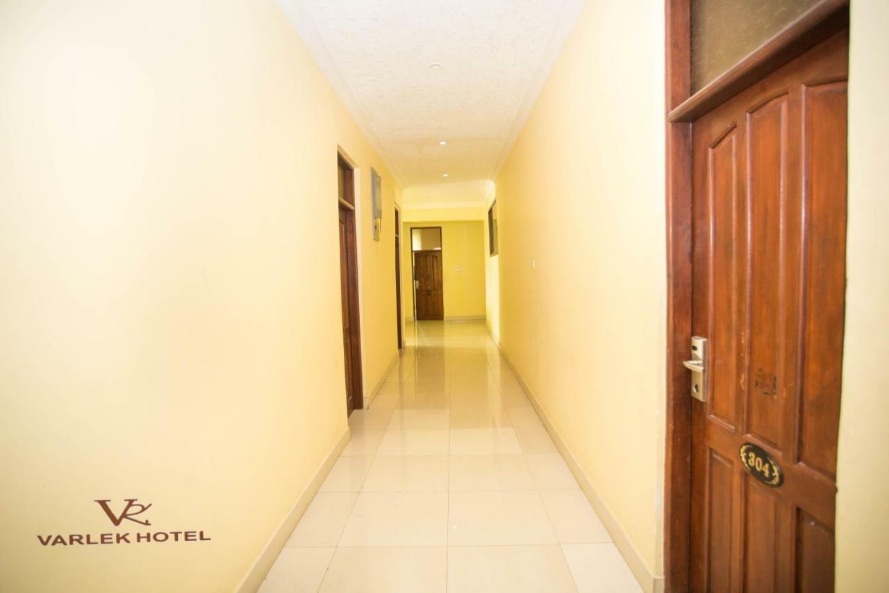 Varlek Hotel Дар ес Саалам Екстериор снимка