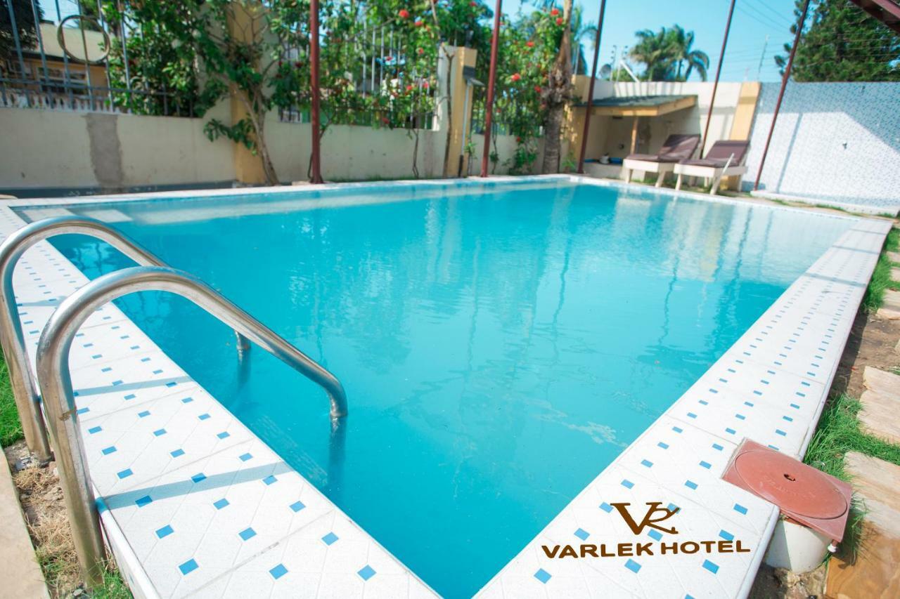 Varlek Hotel Дар ес Саалам Екстериор снимка