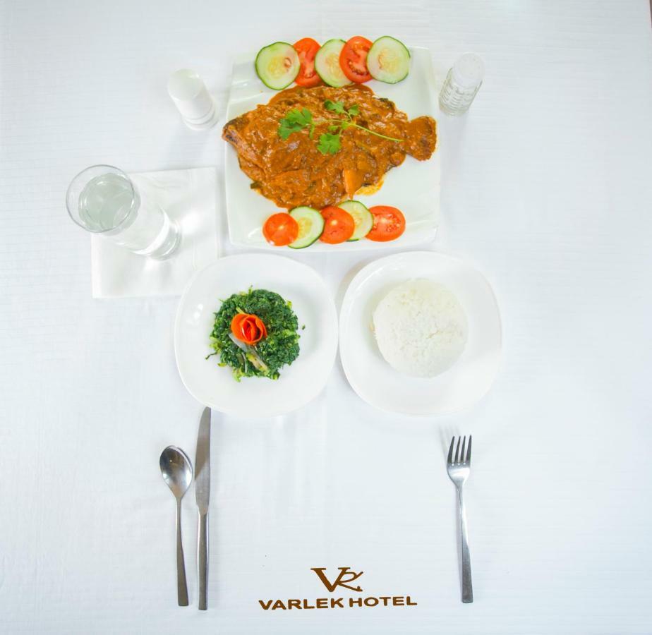 Varlek Hotel Дар ес Саалам Екстериор снимка