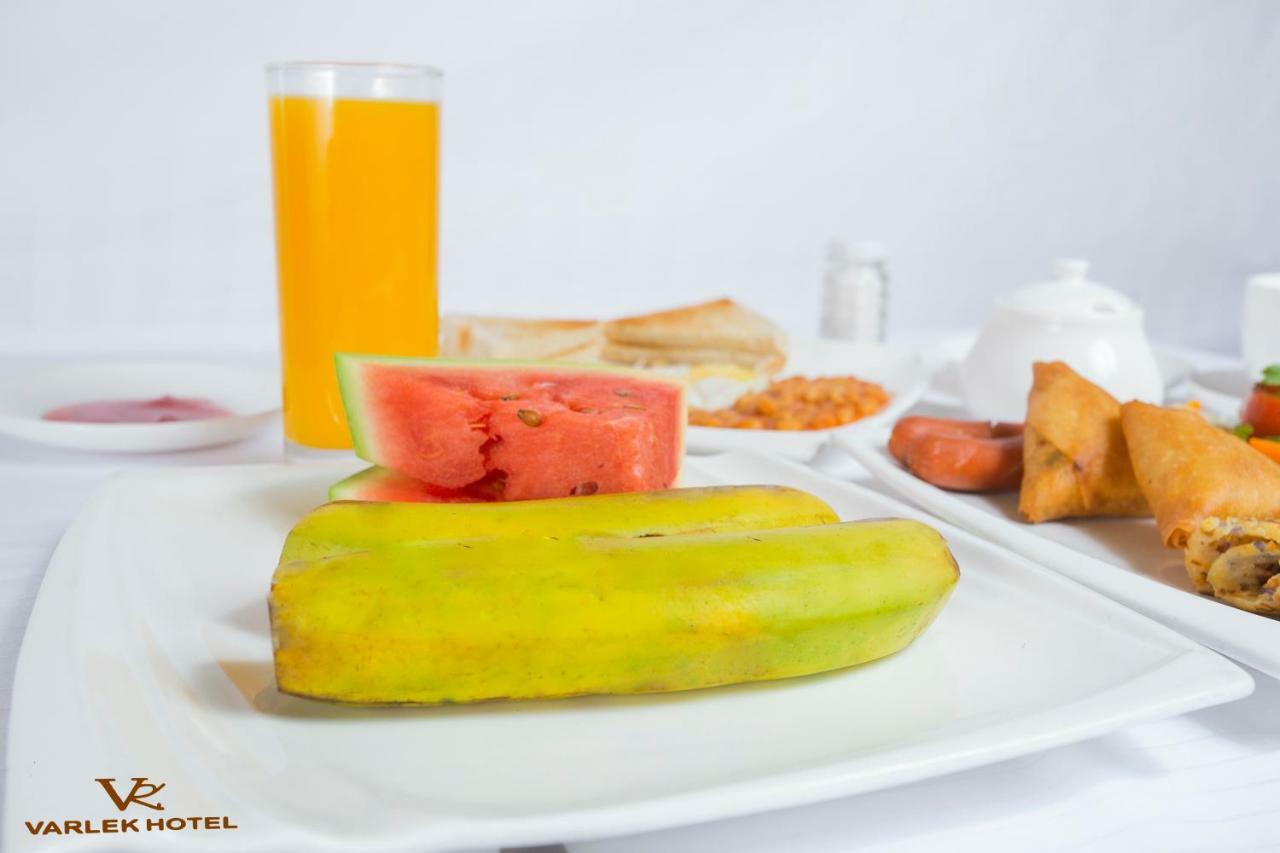 Varlek Hotel Дар ес Саалам Екстериор снимка