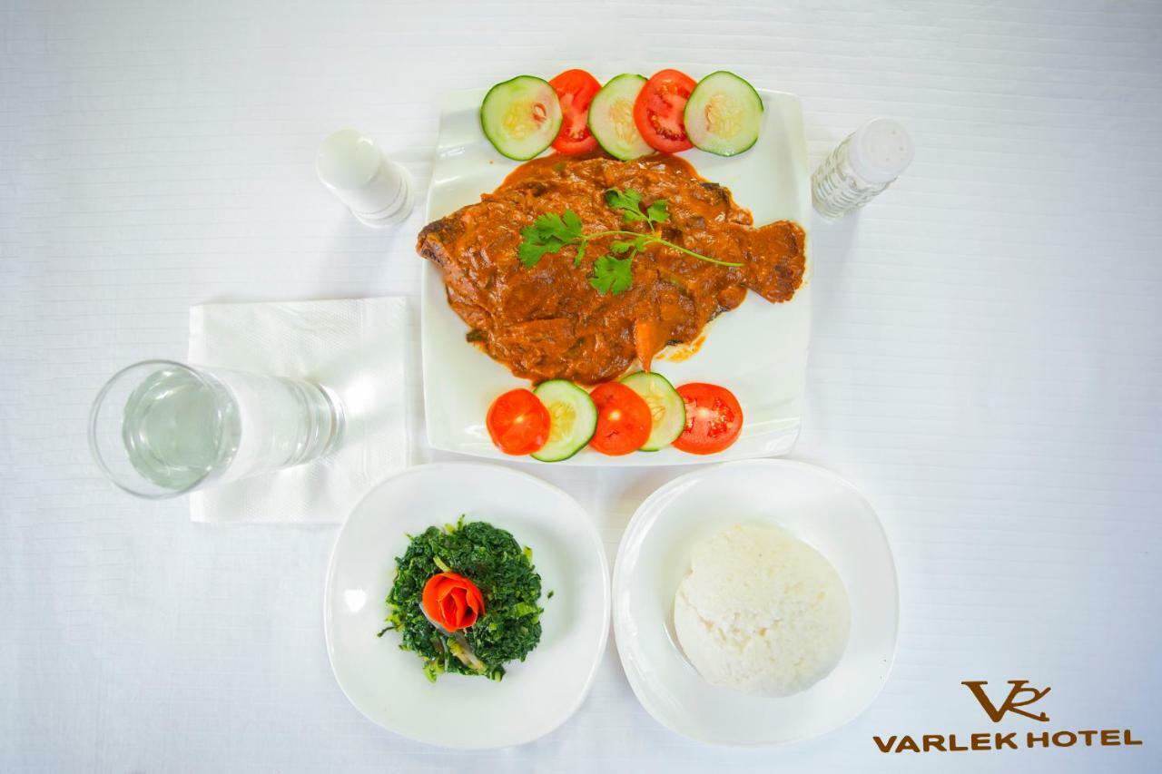 Varlek Hotel Дар ес Саалам Екстериор снимка